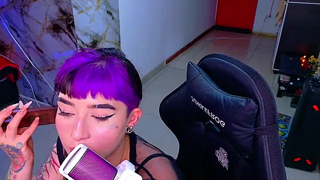 nova kitttyy online show from April 2026 01:28:01 AM