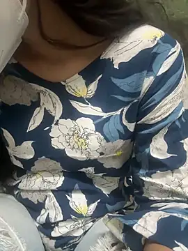 YOURSARAA online show from May 2026 05:48:01 AM