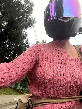 aleessiia online show from April 2026 01:04:02 PM