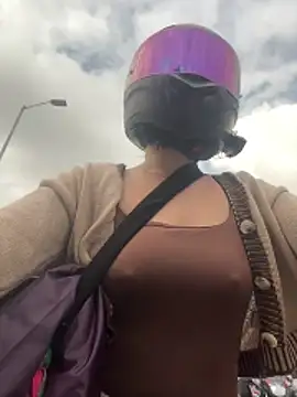 aleessiia online show from April 2026 01:13:02 PM