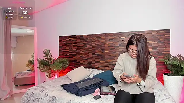 aleessiia online show from April 2026 02:07:02 PM