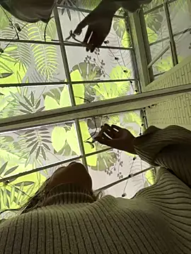 aleessiia online show from April 2026 01:37:01 PM