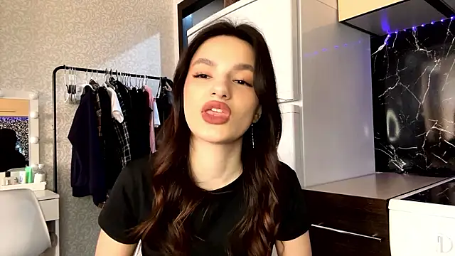 Kosandra k online show from March 2026 07:43:01 AM