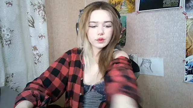 MilaTyan online show from April 2026 05:19:01 PM