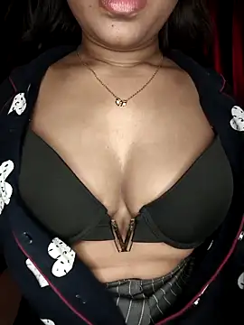 LINNI 3 online show from February 2026 04:51:02 PM