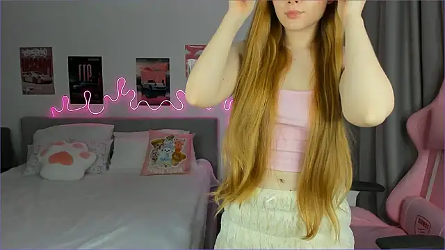 EvaRaee online show from March 2026 03:57:01 AM