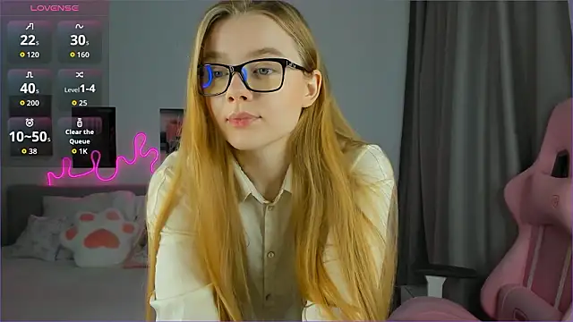 EvaRaee online show from March 2026 03:43:02 AM