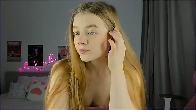 EvaRaee online show from March 2026 03:39:01 AM