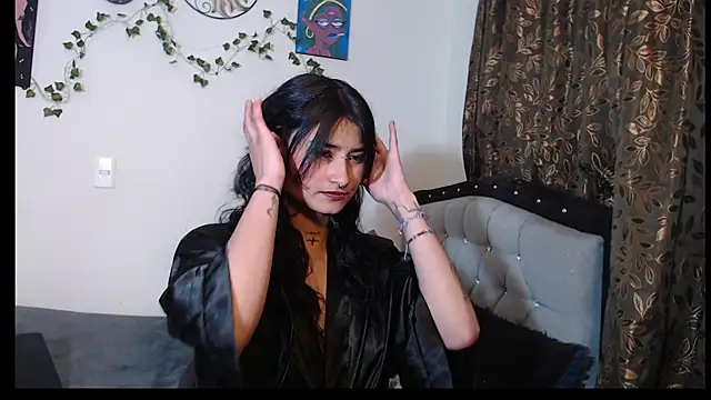 Lili  Clan online show from May 2026 01:37:01 AM