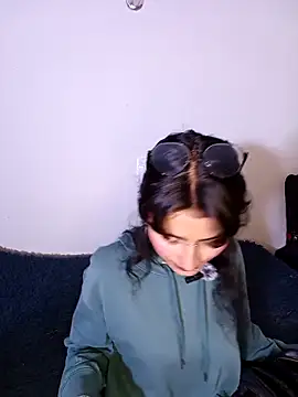 Lili  Clan online show from March 2026 11:01:02 PM