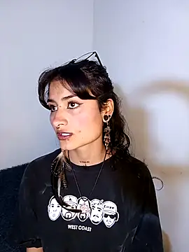 Lili  Clan online show from March 2026 06:15:01 PM