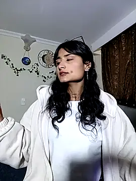 Lili  Clan online show from April 2026 04:24:02 PM