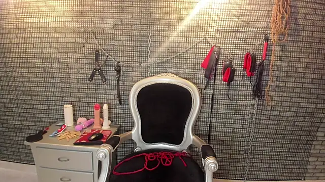 hillary bigbutt online show from April 2026 03:57:02 PM