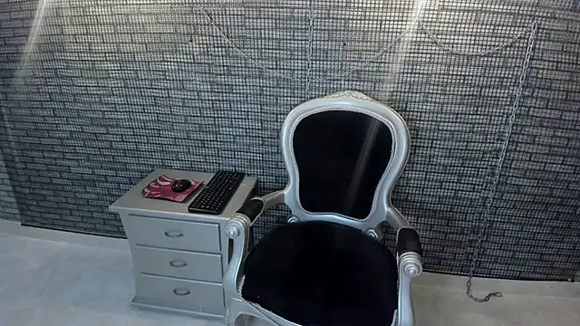 hillary bigbutt online show from April 2026 02:01:05 PM