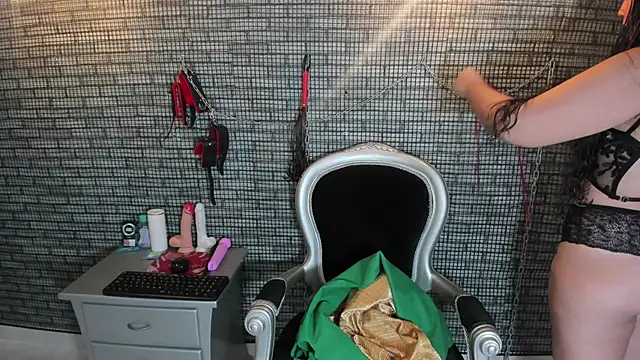 hillary bigbutt online show from April 2026 03:40:02 PM