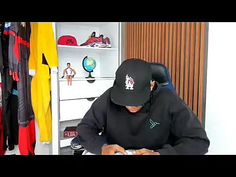 yandi hot online show from February 2026 02:02:01 PM