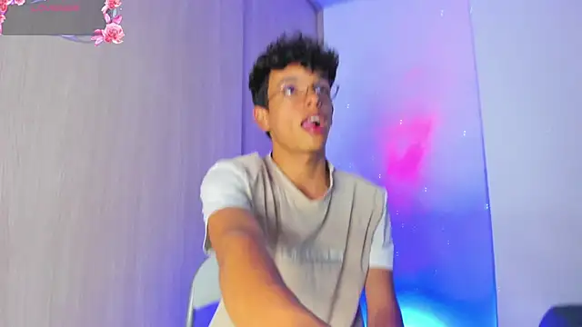 Maxfrost1 online show from April 2026 03:07:02 AM