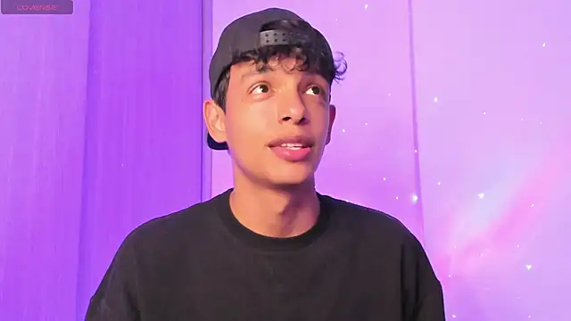 Snapshot of Maxfrost1 chatting on March 2026 10:21:01 PM Maxfrost1 online show from March 2026 10:21:01 PM