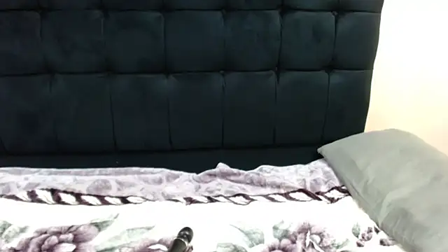 OnionBooty3573 online show from May 2026 08:01:01 PM