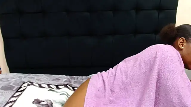 OnionBooty3573 online show from May 2026 09:42:01 PM