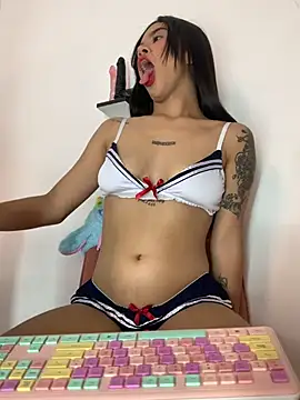 Snapshot of Lily_em chatting on April 2026 05:30:01 PM Lily em online show from April 2026 05:30:01 PM