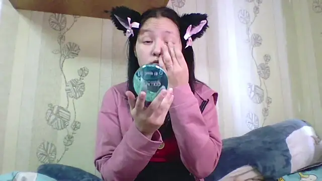 yourcutevikki online show from February 2026 01:12:01 PM