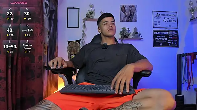 Rob zaens33 online show from April 2026 04:32:01 PM