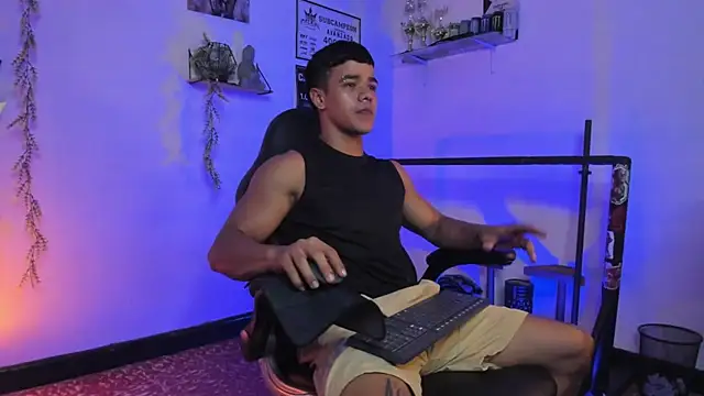 Snapshot of Rob_zaens33 chatting on February 2026 12:05:02 PM Rob zaens33 online show from February 2026 12:05:02 PM