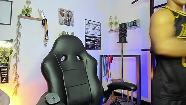 Rob zaens33 online show from April 2026 02:44:02 PM