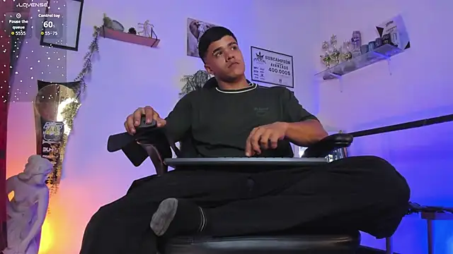 Rob zaens33 online show from March 2026 02:26:01 PM