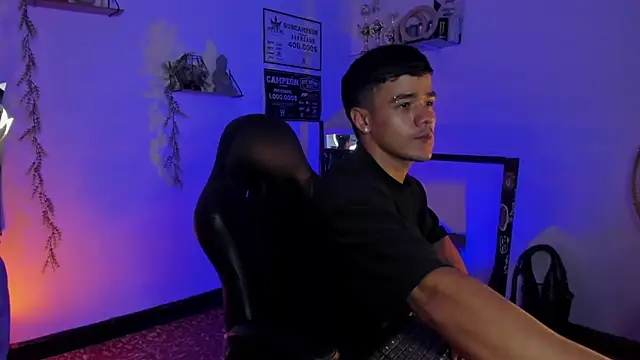 Snapshot of Rob_zaens33 chatting on February 2026 02:03:01 PM Rob zaens33 online show from February 2026 02:03:01 PM