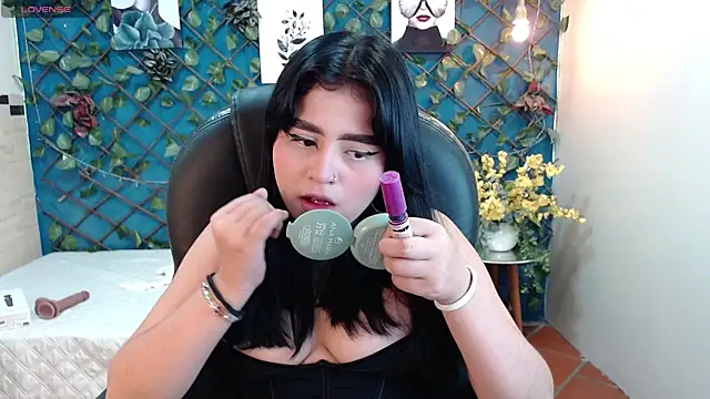 mila quin online show from June 2026 12:00:01 PM