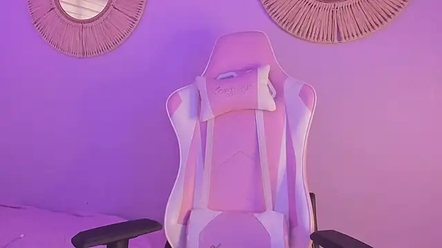 Lummii  online show from March 2026 07:10:02 PM