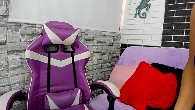 Snapshot of Sienna_Lux01 chatting on February 2026 11:43:02 AM Sienna Lux01 online show from February 2026 11:43:02 AM