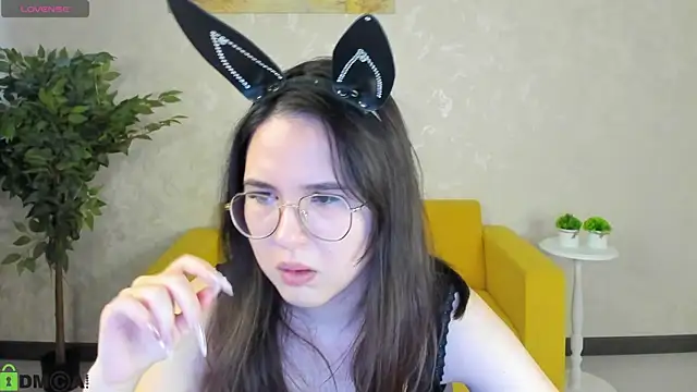 leylamirage online show from April 2026 01:15:01 PM