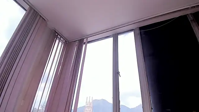 kendra crow  online show from February 2026 06:30:01 PM