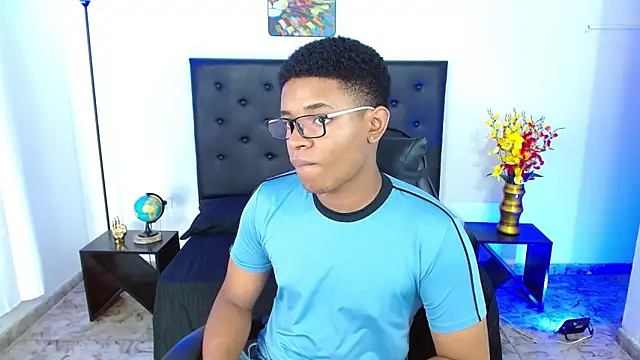 liiam3 online show from April 2026 08:54:01 PM