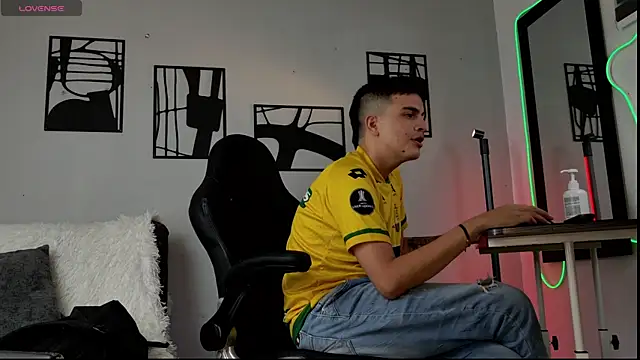 nico pelusa online show from April 2026 08:57:01 PM