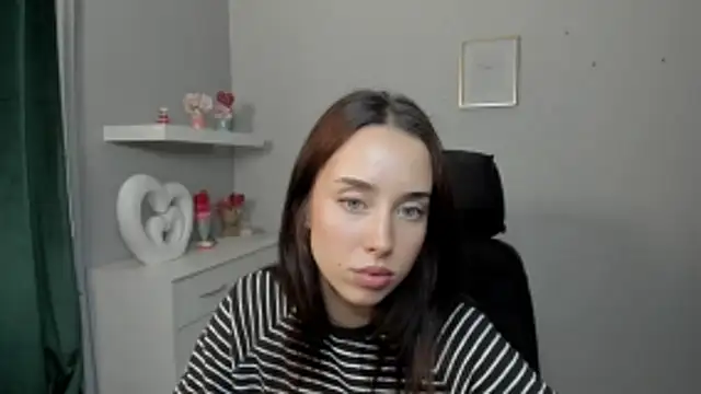 AdeleSolo online show from April 2026 12:43:01 PM