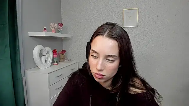 AdeleSolo online show from April 2026 12:39:01 PM