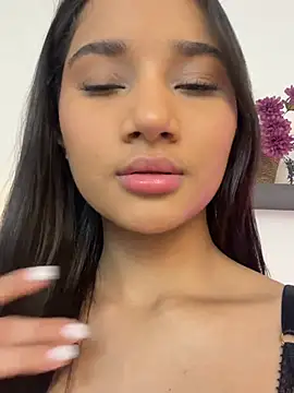 AlessiaVallmont online show from February 2026 07:04:02 PM