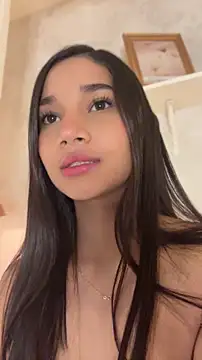 AlessiaVallmont online show from April 2026 10:35:01 PM