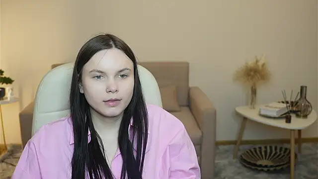 LeilaErcolani online show from February 2026 02:03:01 PM