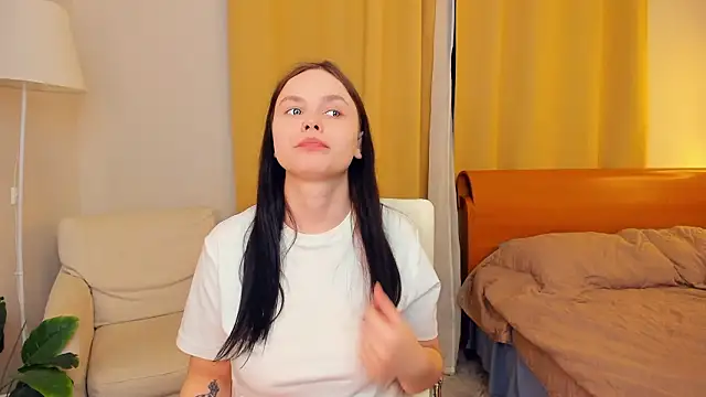 LeilaErcolani online show from March 2026 08:38:02 PM