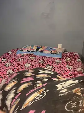 strwbrrymilk online show from April 2026 12:35:01 AM