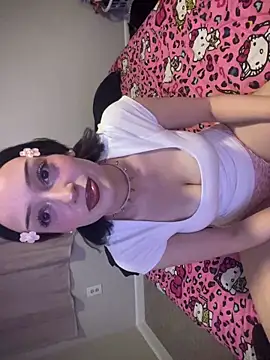 strwbrrymilk online show from February 2026 01:19:01 AM