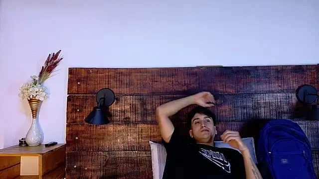 Snapshot of Esmeralda_and_Naim chatting on March 2026 07:32:02 PM Esmeralda and Naim online show from March 2026 07:32:02 PM