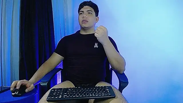 Uriel Ray  online show from March 2026 09:33:02 PM