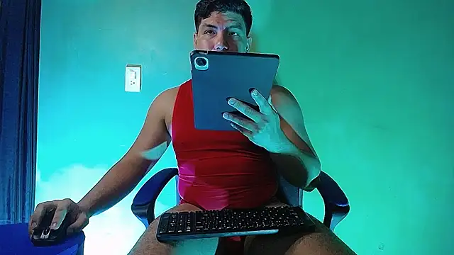 Uriel Ray  online show from February 2026 10:43:02 PM