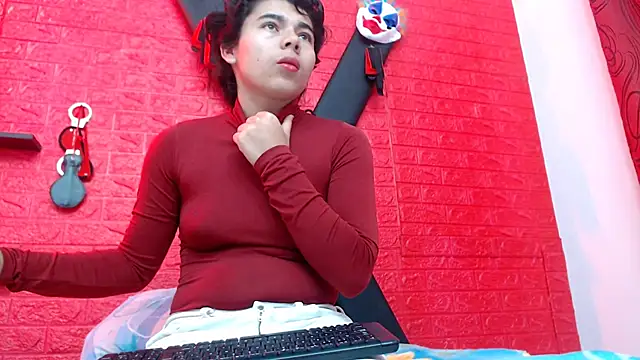 Snapshot of skinnysexy18 chatting on February 2026 01:33:01 PM skinnysexy18 online show from February 2026 01:33:01 PM